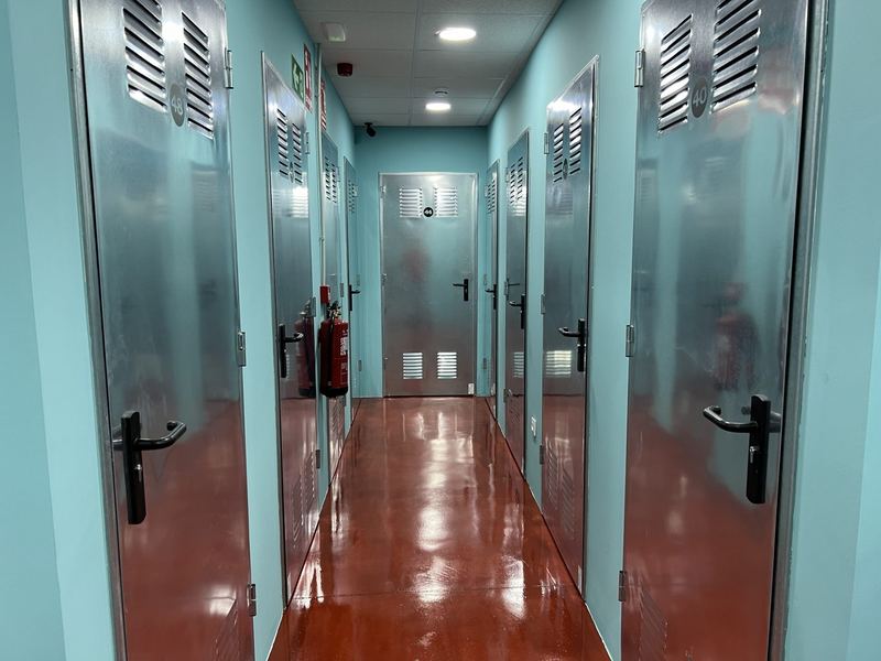 Pasillo de trasteros