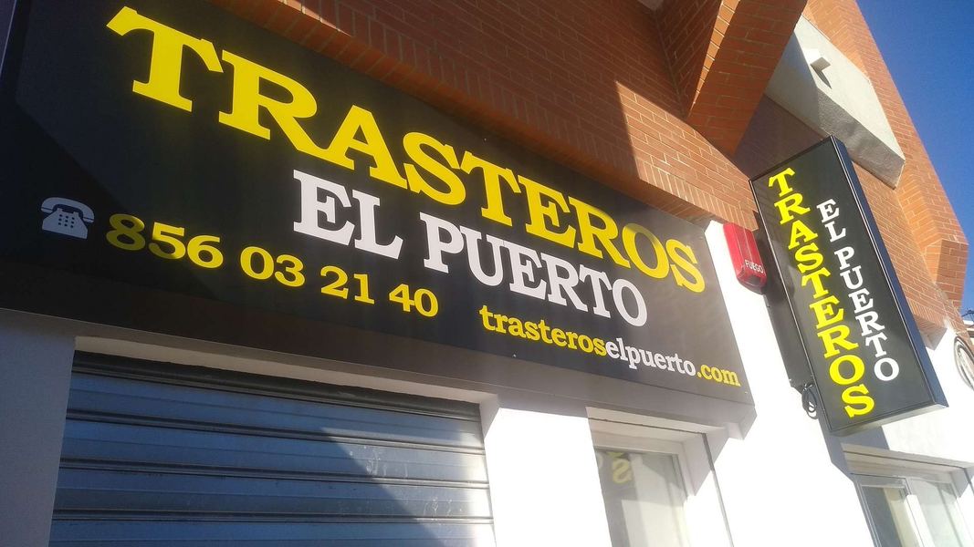 El rótulo, de cerca
